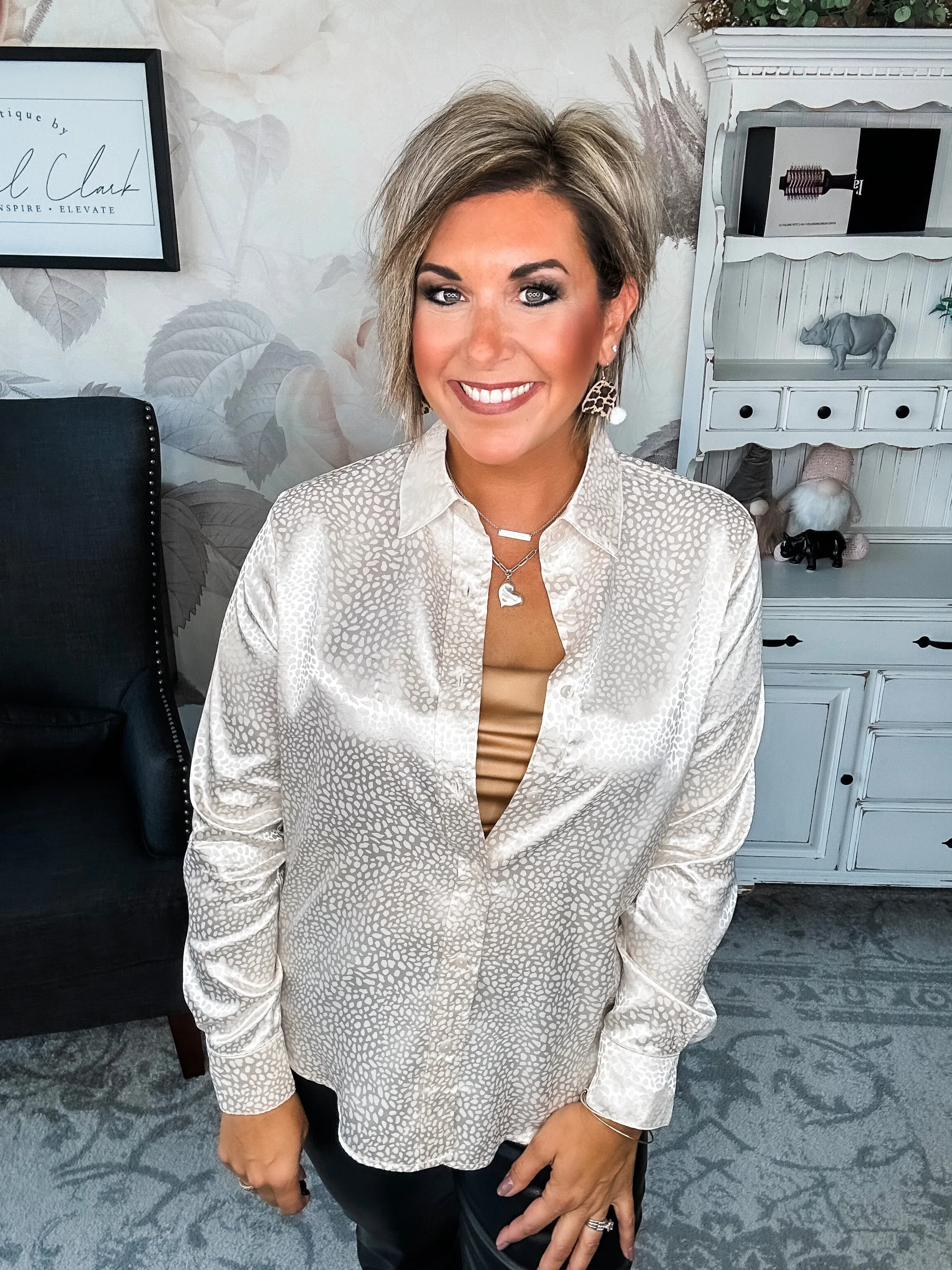 Stars Align Ditzy Dot Button Down - Champagne